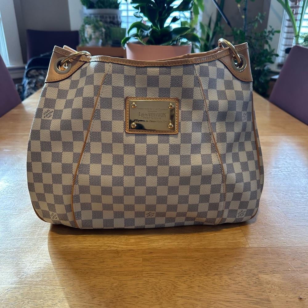 Louis Vuitton
Damier Azur Galliera GM     
(Authentic Pre-Loved)